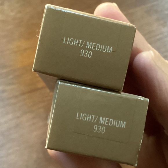 NUANCE SALMA HAYEK Natural Definition Angled Brow Pencil with Chamomile - Picture 8 of 8